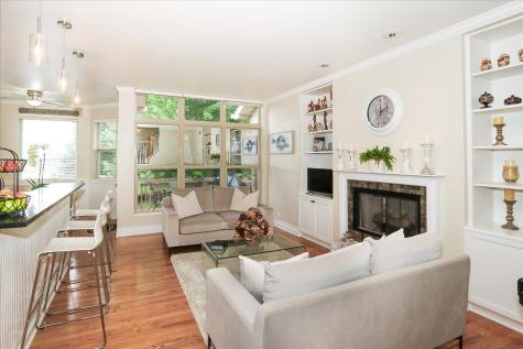 768 West Street Johns Place Addison IL 60101