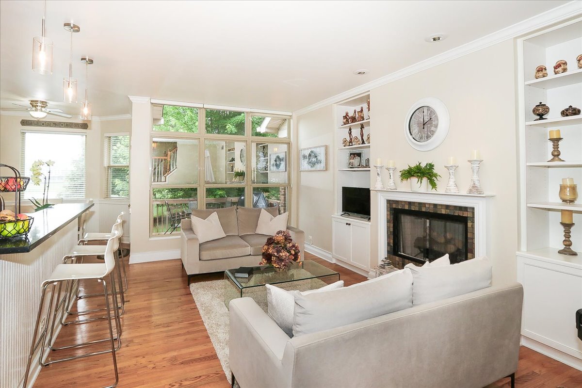 768 West Street Johns Place Addison IL 60101