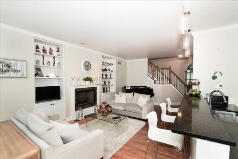 768 West Street Johns Place Addison IL 60101