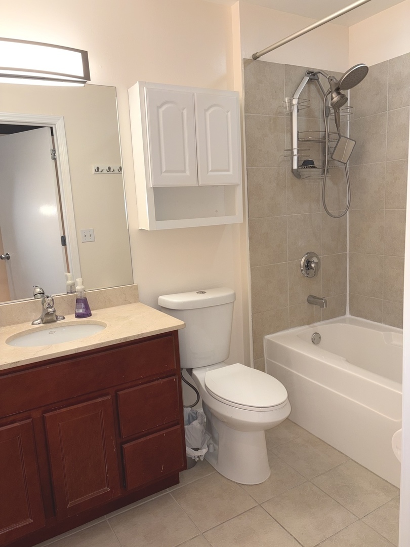 1122 West Catalpa Avenue Chicago IL 60640