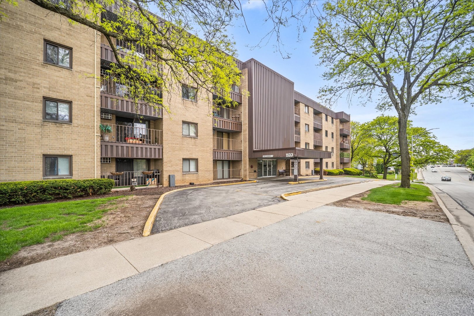 1133 South Finley Road Lombard IL 60148