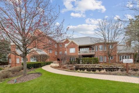 332 Regent Wood Road Northfield IL 60093