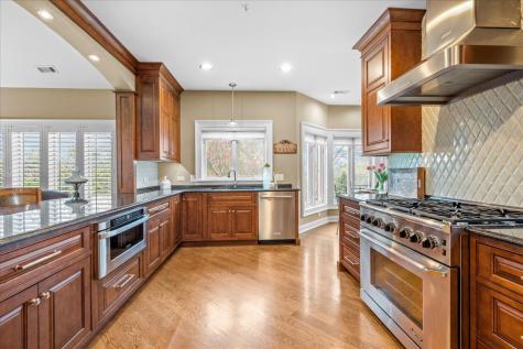 332 Regent Wood Road Northfield IL 60093