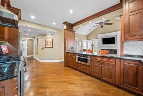 332 Regent Wood Road Northfield IL 60093