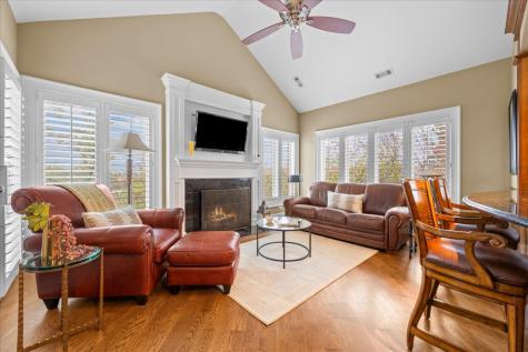 332 Regent Wood Road Northfield IL 60093
