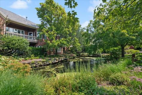 332 Regent Wood Road Northfield IL 60093