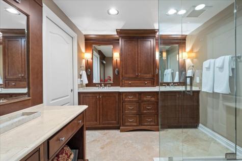 332 Regent Wood Road Northfield IL 60093