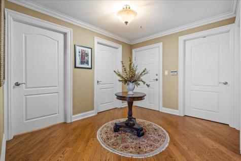 332 Regent Wood Road Northfield IL 60093