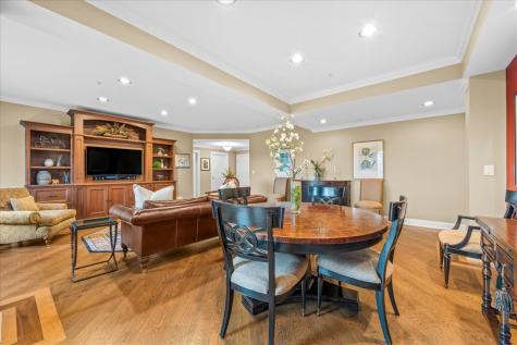 332 Regent Wood Road Northfield IL 60093