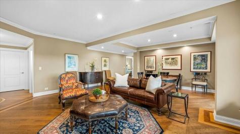 332 Regent Wood Road Northfield IL 60093