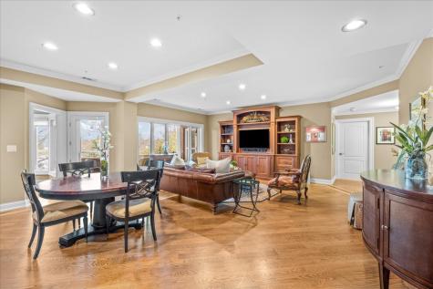 332 Regent Wood Road Northfield IL 60093