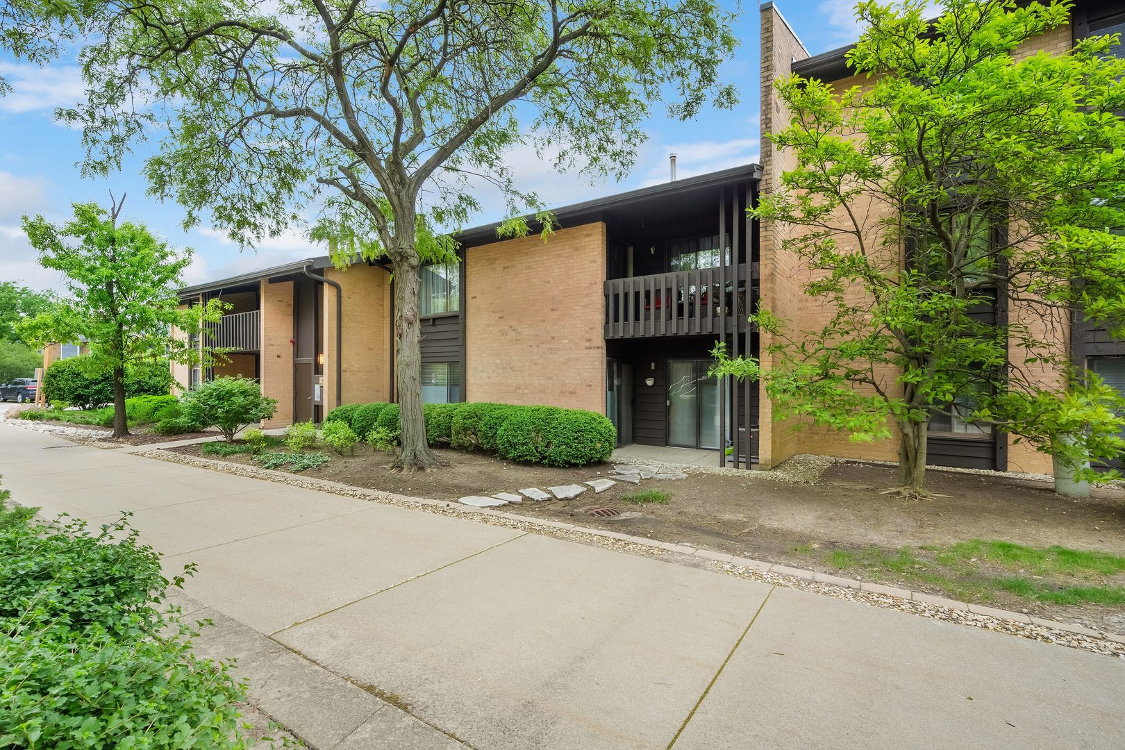 6109 Knoll Wood Road Willowbrook IL 60527