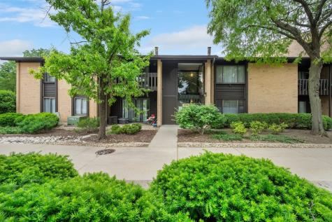 6109 Knoll Wood Road Willowbrook IL 60527