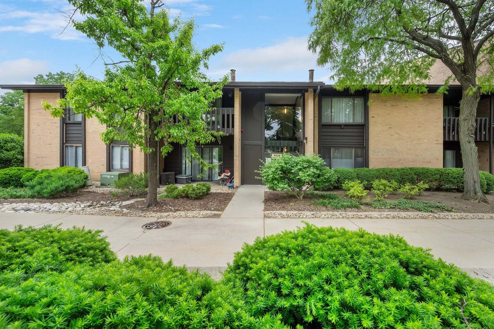 6109 Knoll Wood Road Willowbrook IL 60527