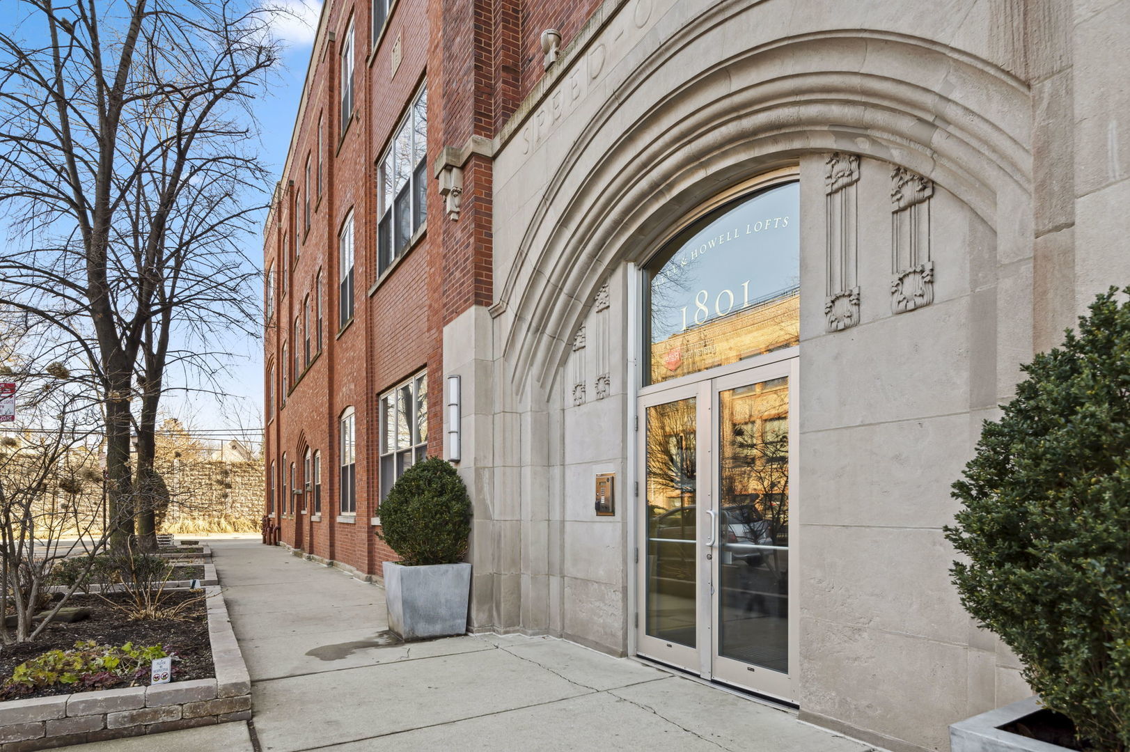 1801 West Larchmont Avenue Chicago IL 60613