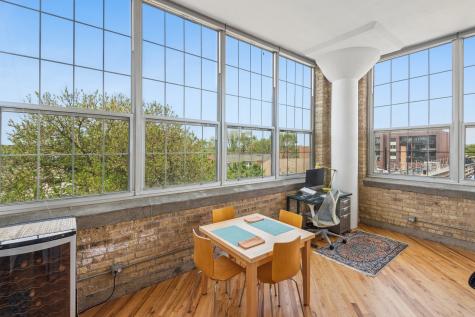1801 West Larchmont Avenue Chicago IL 60613
