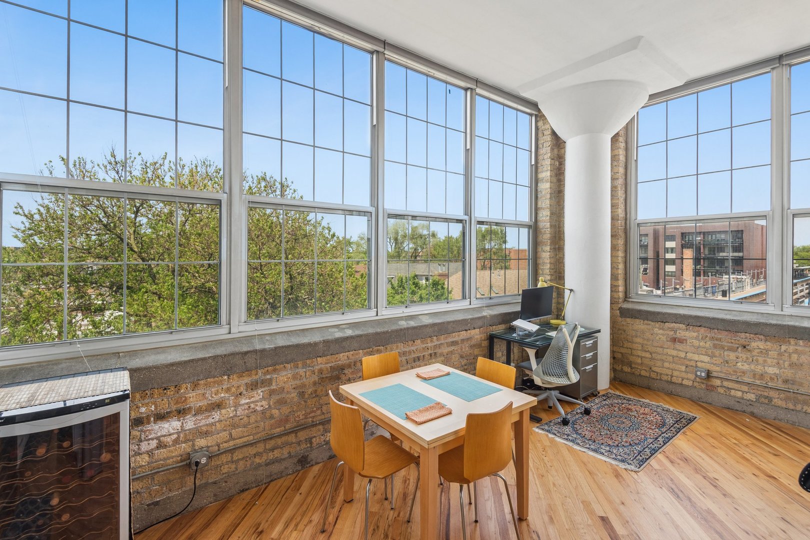 1801 West Larchmont Avenue Chicago IL 60613