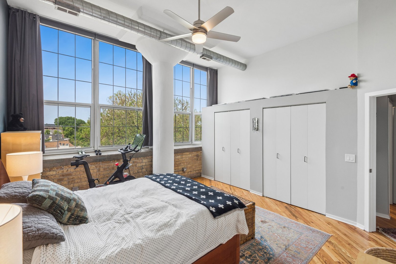 1801 West Larchmont Avenue Chicago IL 60613