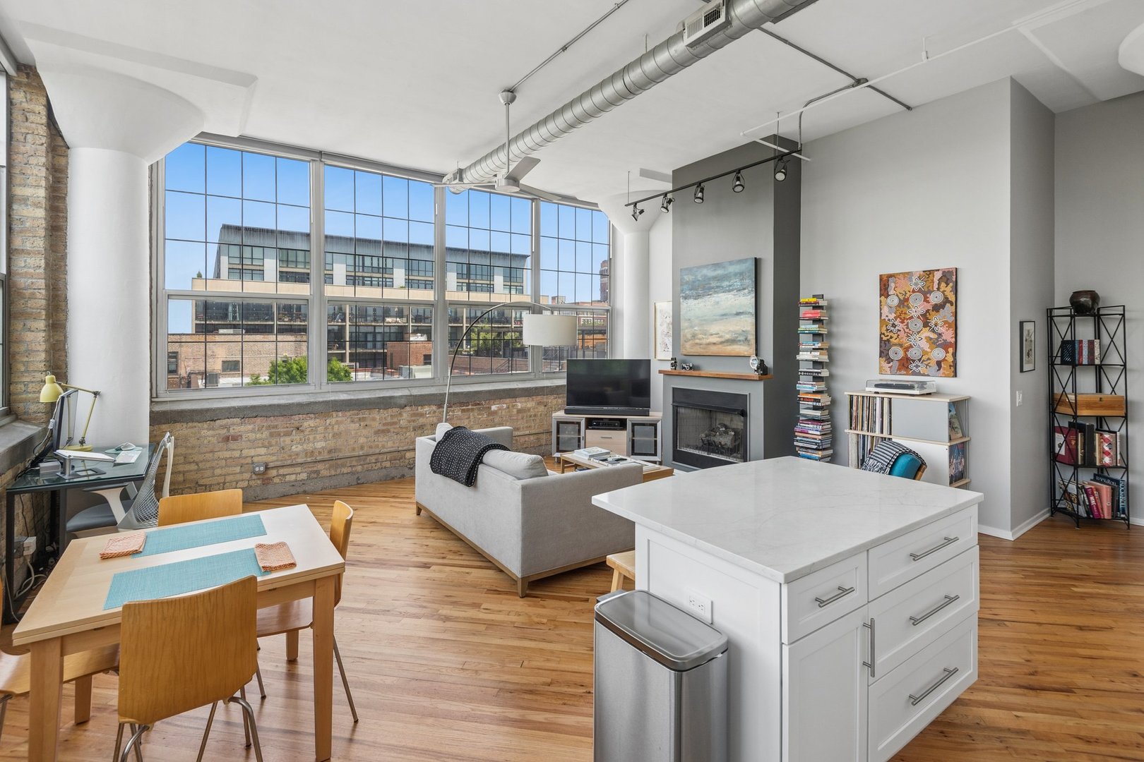 1801 West Larchmont Avenue Chicago IL 60613