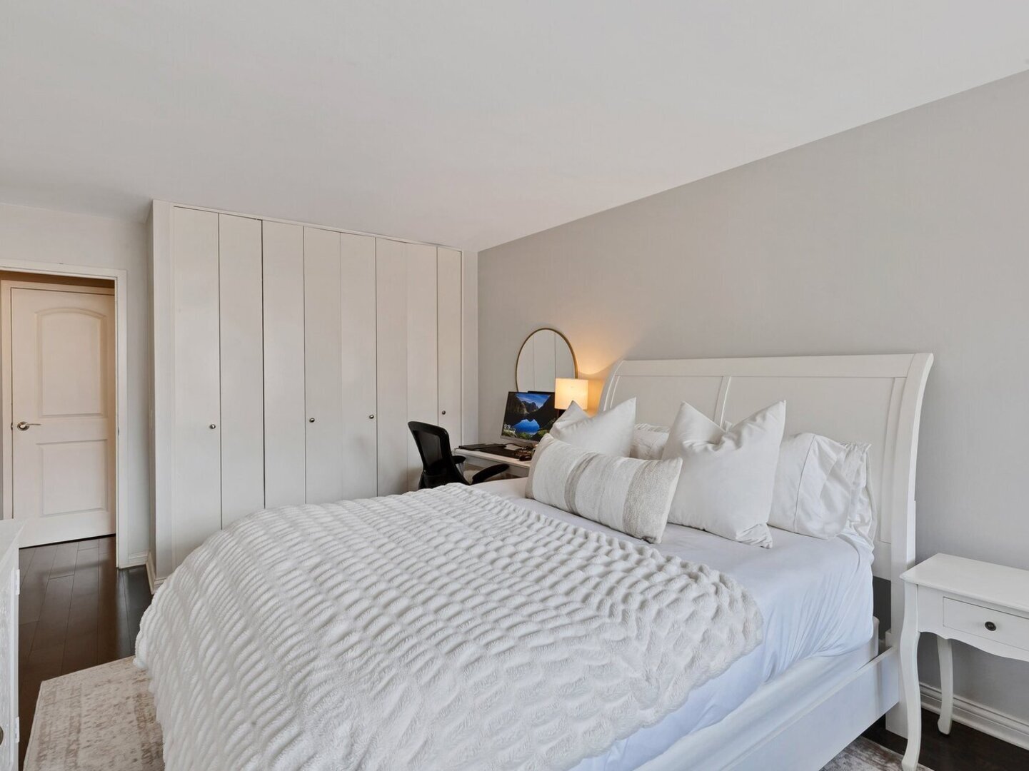 1555 North Sandburg Terrace Chicago IL 60610