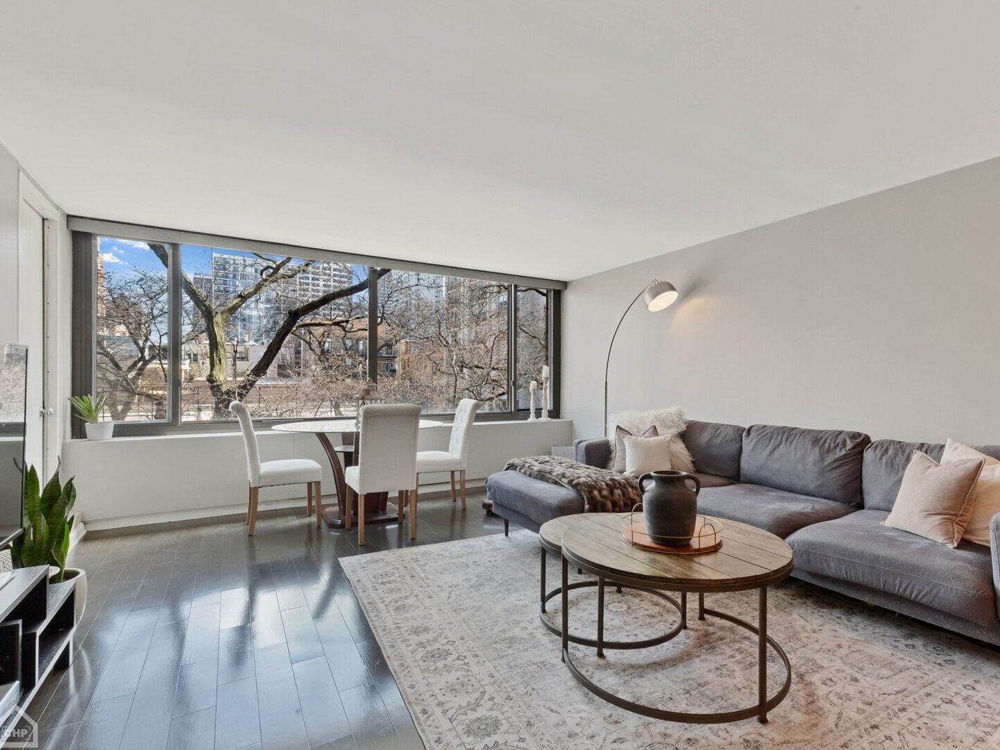 1555 North Sandburg Terrace Chicago IL 60610