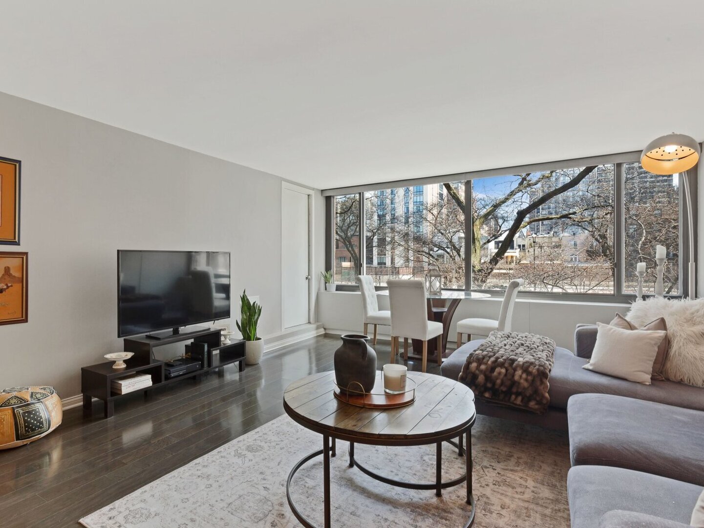 1555 North Sandburg Terrace Chicago IL 60610
