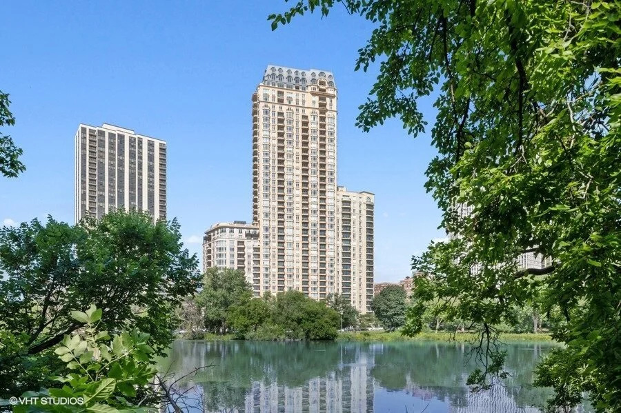 2550 North Lakeview Avenue Chicago IL 60614