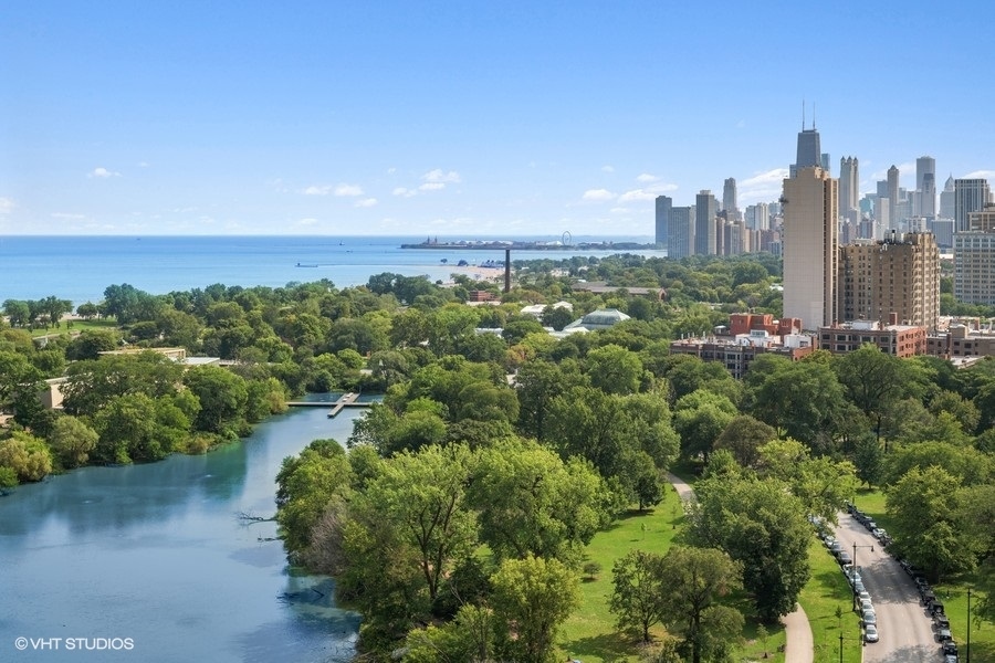 2550 North Lakeview Avenue Chicago IL 60614