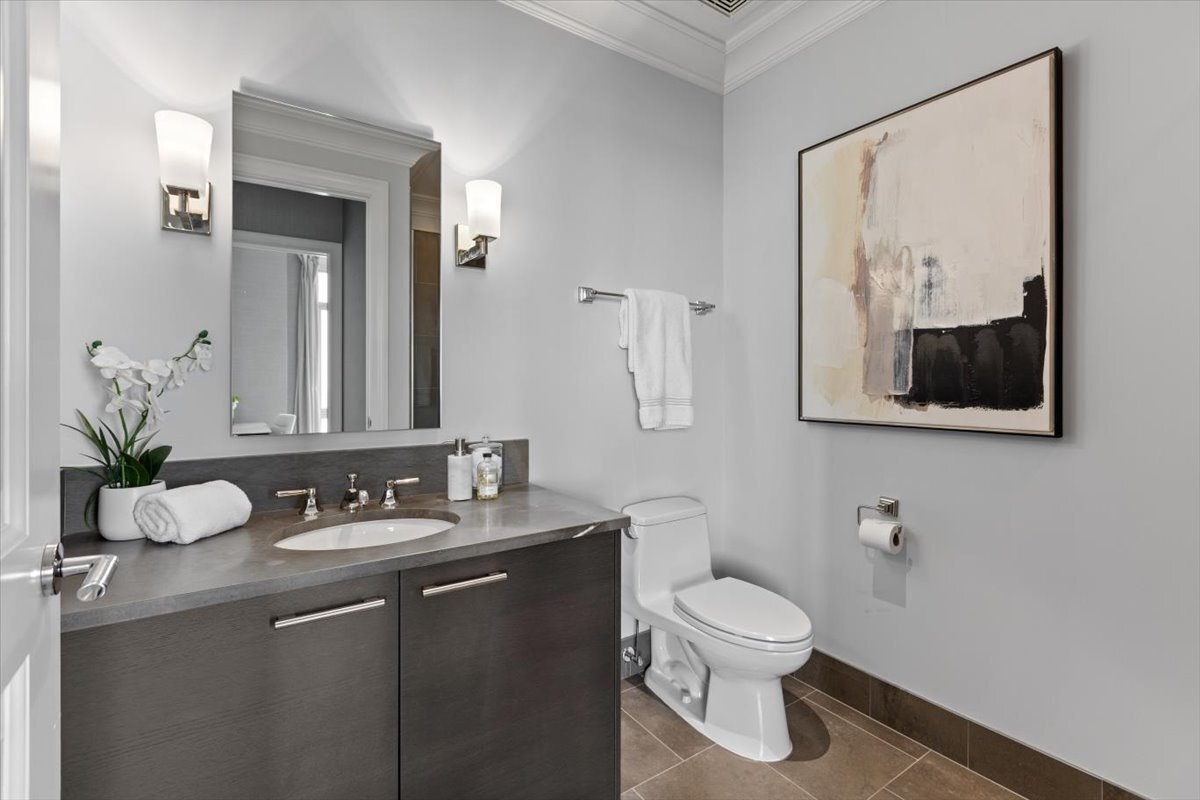 2550 North Lakeview Avenue Chicago IL 60614