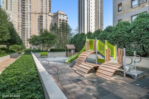 2550 North Lakeview Avenue Chicago IL 60614