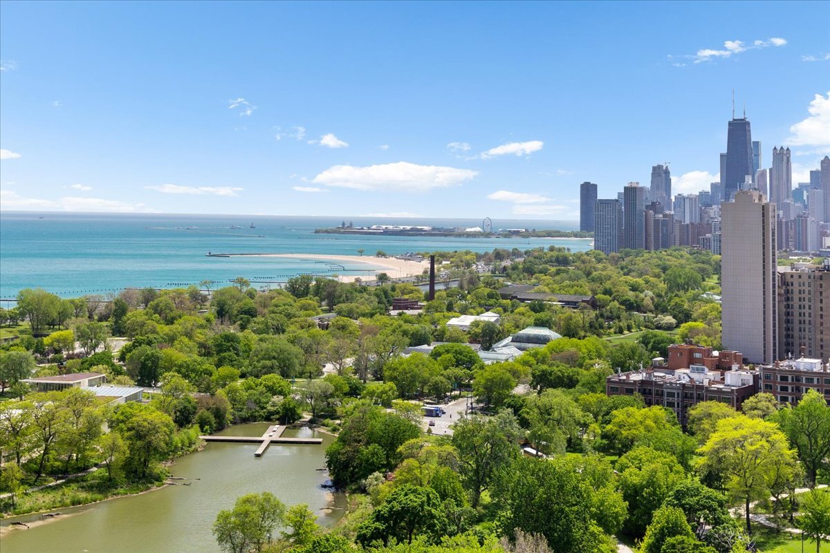 2550 North Lakeview Avenue Chicago IL 60614
