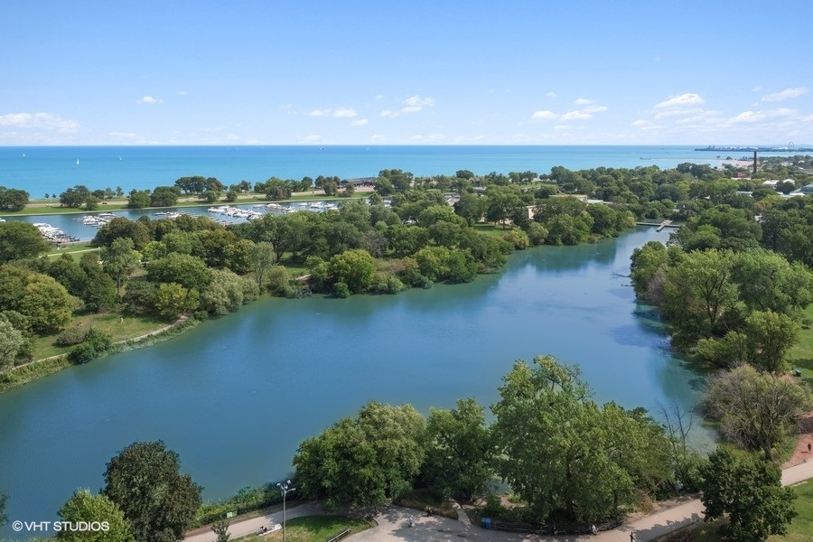 2550 North Lakeview Avenue Chicago IL 60614