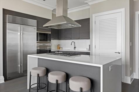 2550 North Lakeview Avenue Chicago IL 60614