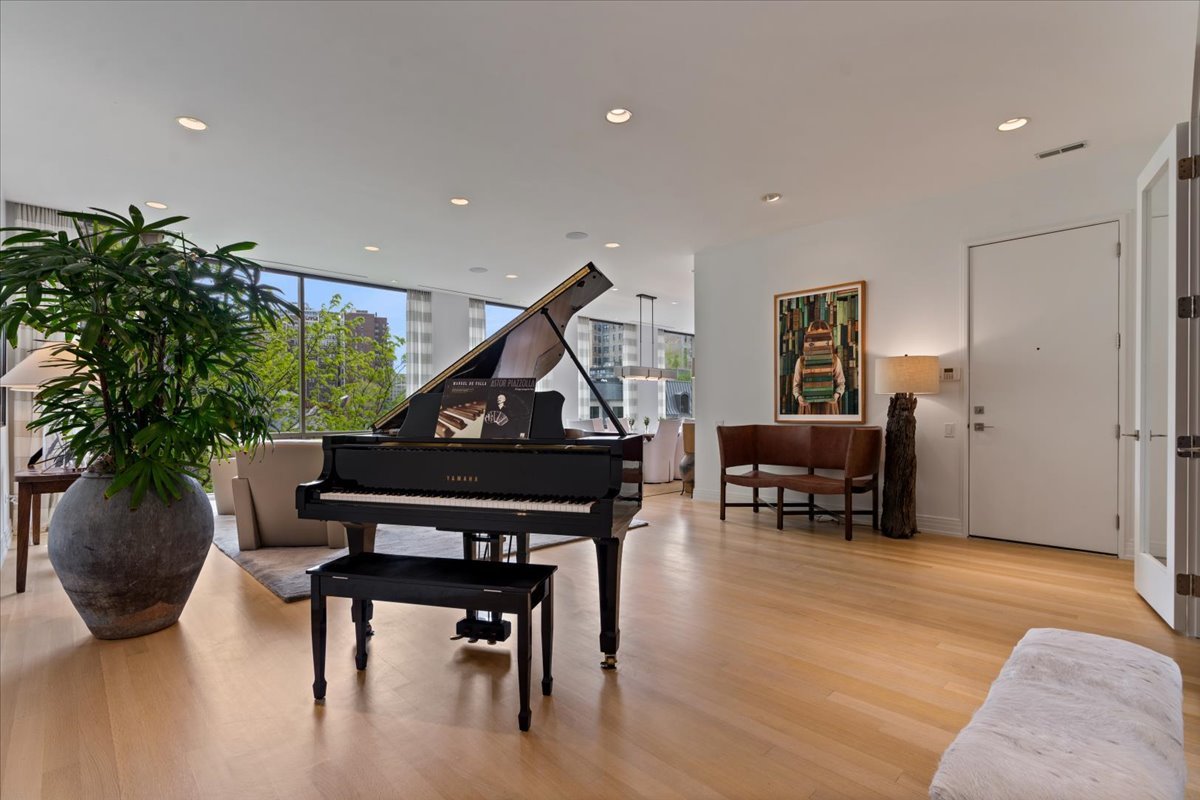 422 West Deming Place Chicago IL 60614