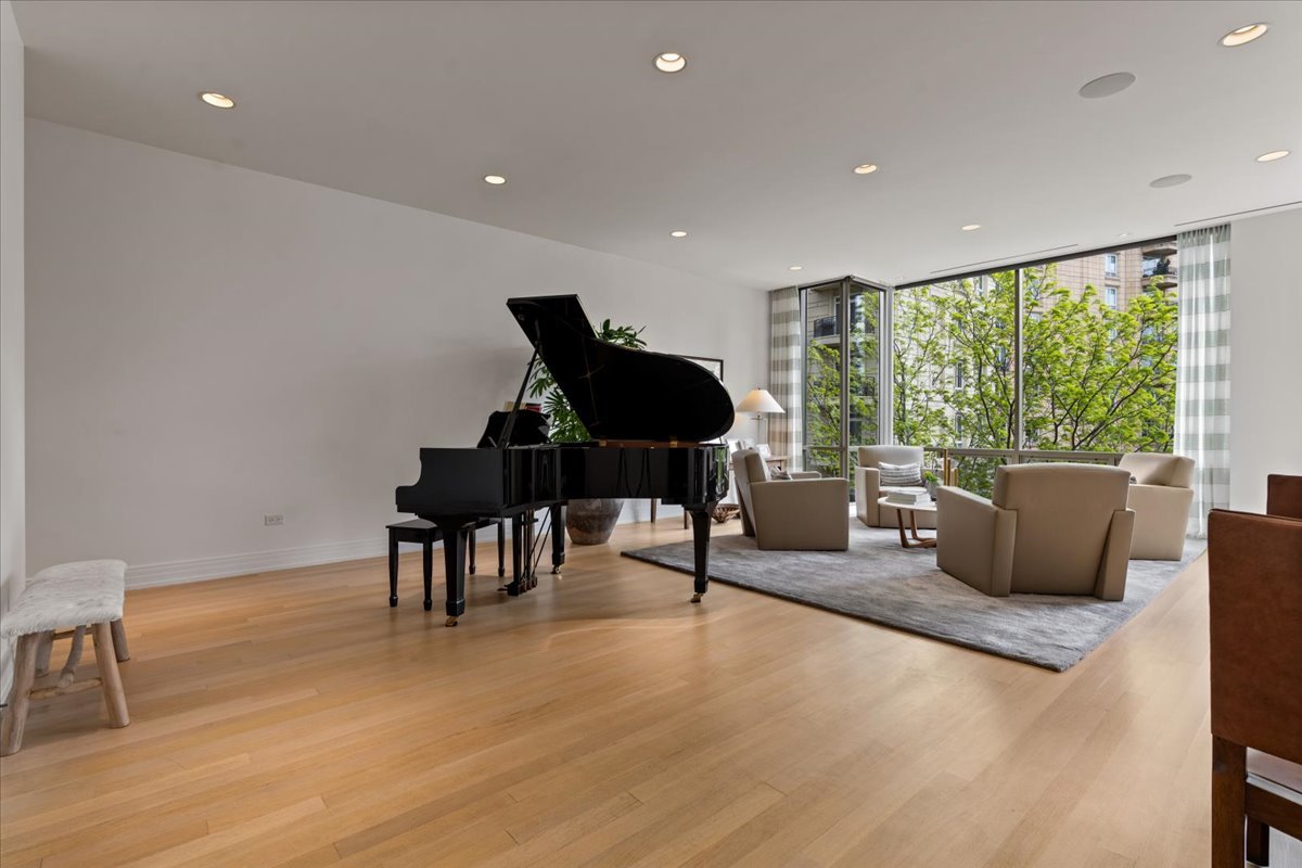 422 West Deming Place Chicago IL 60614