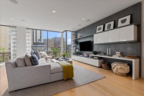 422 West Deming Place Chicago IL 60614