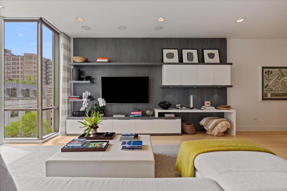 422 West Deming Place Chicago IL 60614