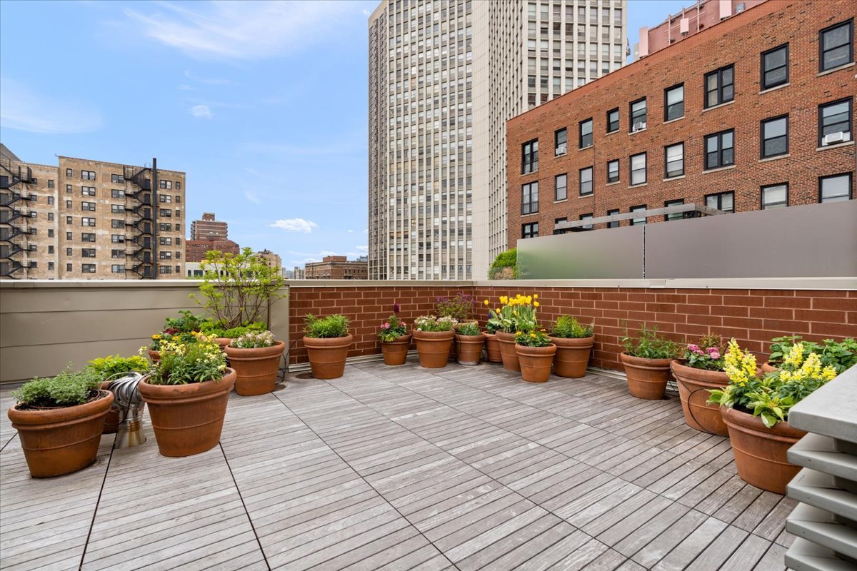 422 West Deming Place Chicago IL 60614