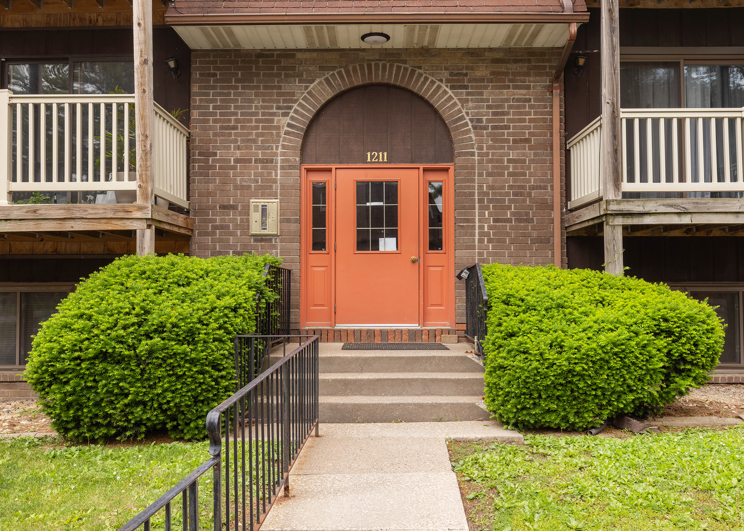 1211 48TH Avenue East Moline IL 61244