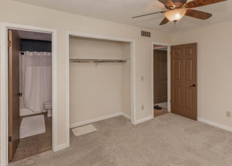 1211 48TH Avenue East Moline IL 61244