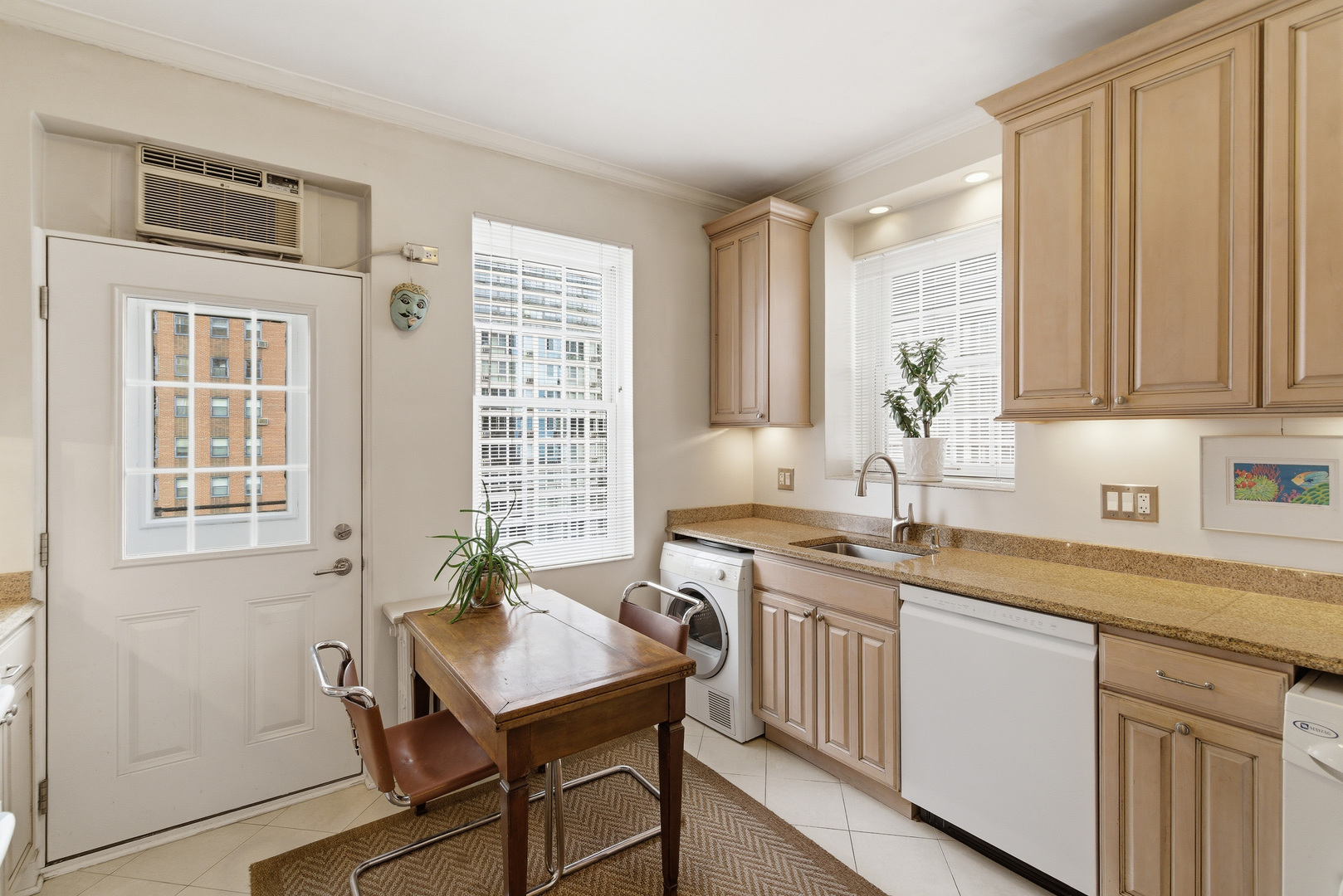 2912 North Commonwealth Avenue Chicago IL 60657