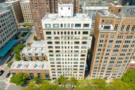 2912 North Commonwealth Avenue Chicago IL 60657