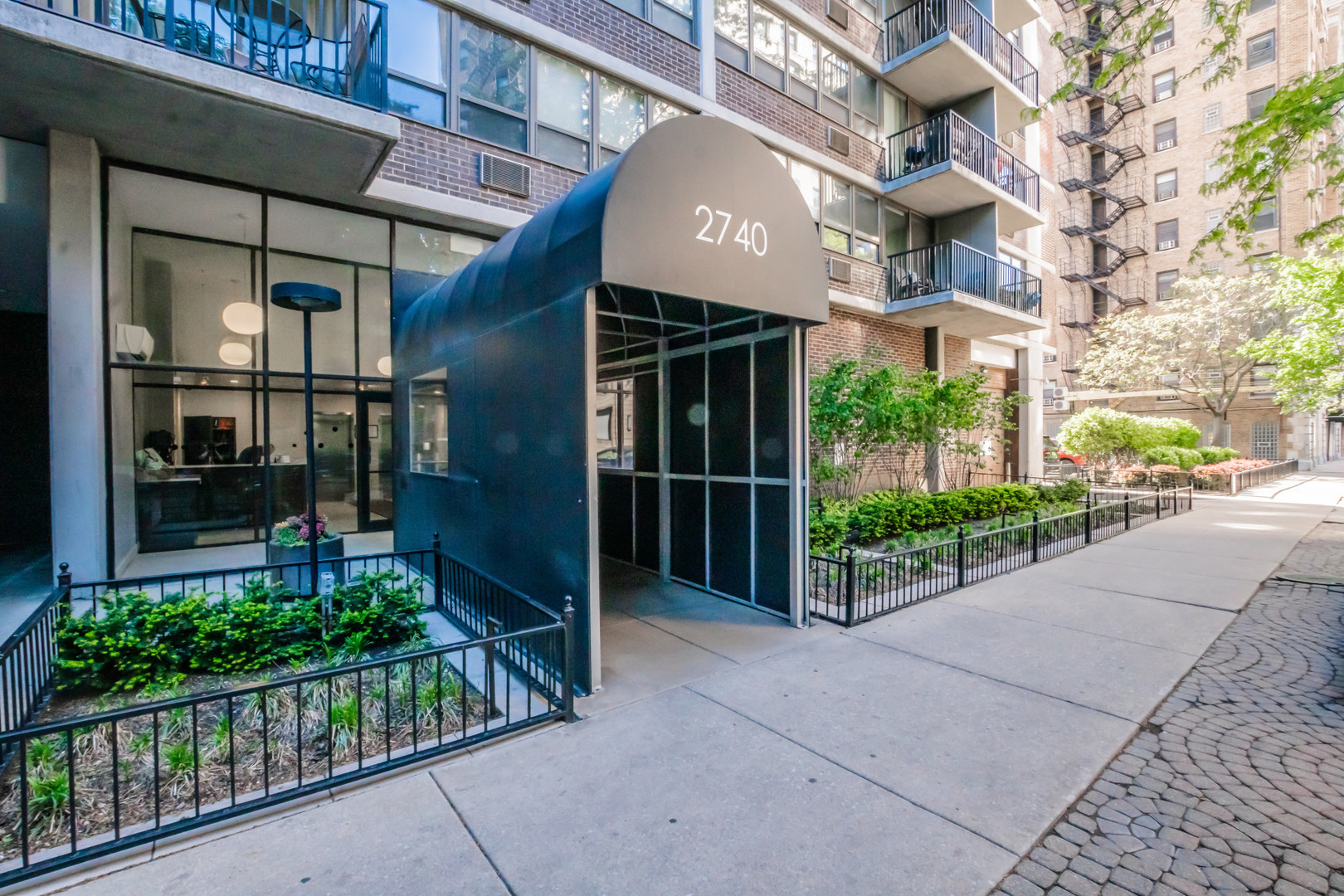 2740 North Pine Grove Avenue Chicago IL 60614