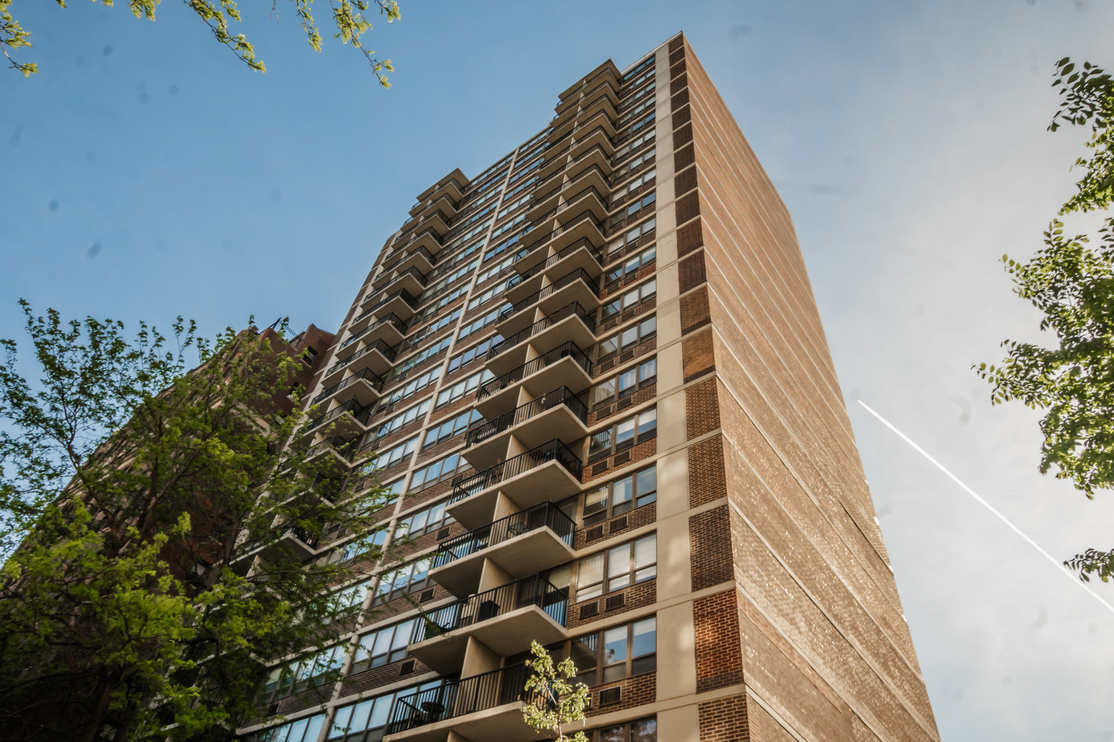 2740 North Pine Grove Avenue Chicago IL 60614