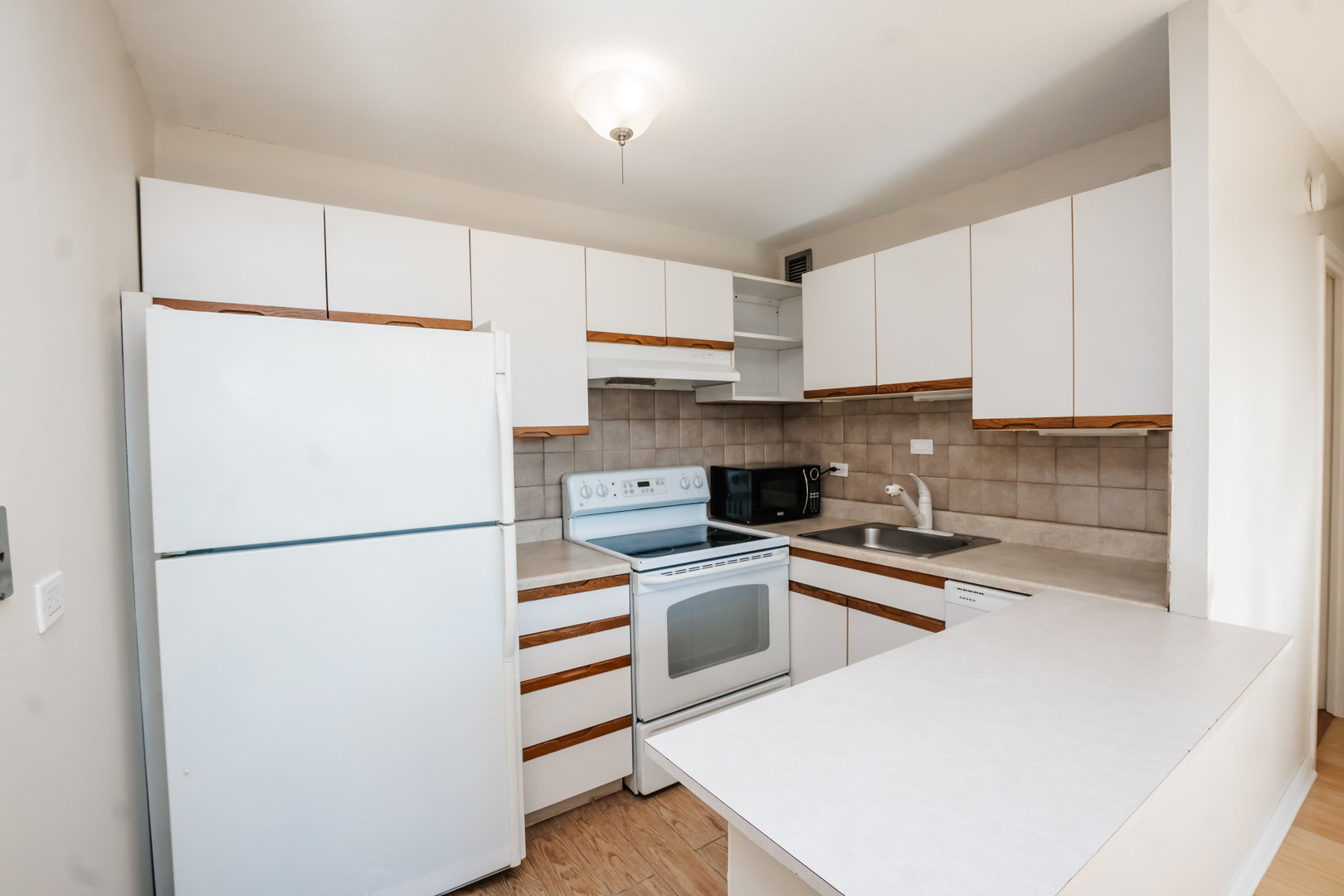 2740 North Pine Grove Avenue Chicago IL 60614