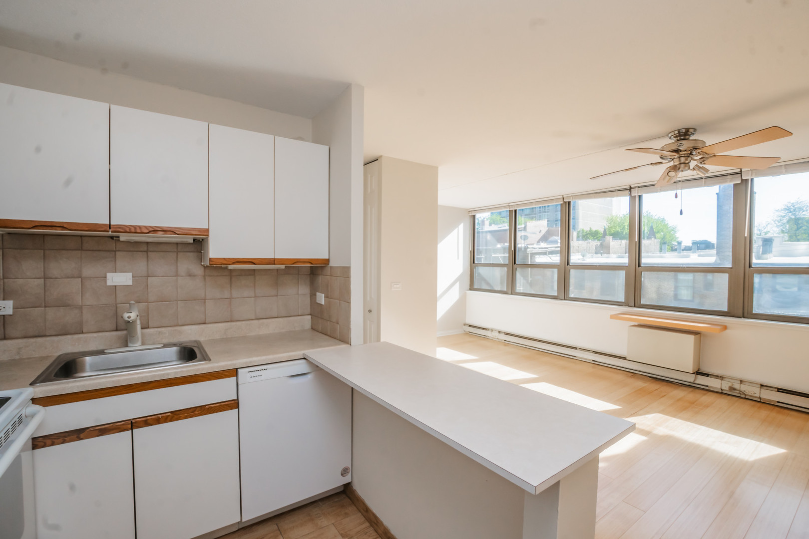 2740 North Pine Grove Avenue Chicago IL 60614