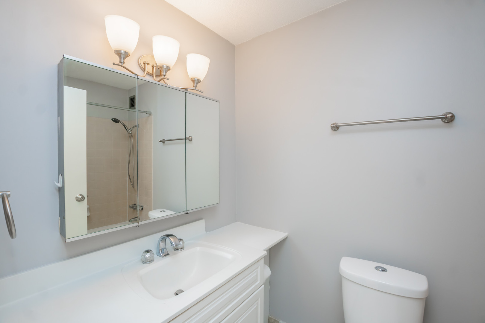 2740 North Pine Grove Avenue Chicago IL 60614