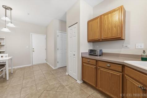 710 Riding Lane St. Charles IL 60174