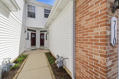 710 Riding Lane St. Charles IL 60174