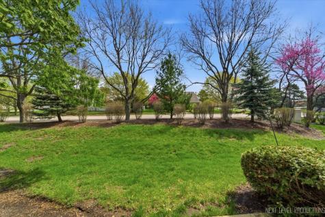 710 Riding Lane St. Charles IL 60174